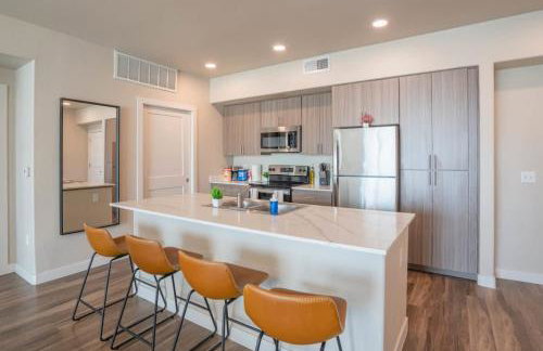 Posh 2BD - Gym, Pool, Parking, W-D - Sleeps 8 - Foto 22