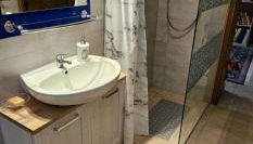 A large Fully Furnished Private Apartment - Foto 2, Shower