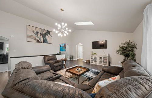 Pool, Hot Tub, Game Room & Sleeps 18! By StayLage - Foto 12