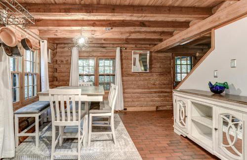 Charming Renovated Cabin with Fireplace - Foto 18