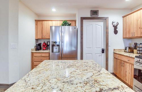 Near Woodland Lake Park Cabin with Serene Deck! - Foto 11