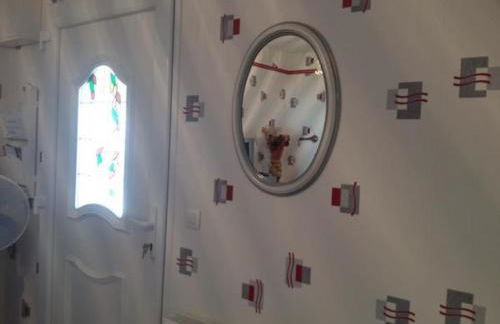 Charmant Gîte à Étain, Tout Inclus, Proche Verdun avec Terrasse et Parking - FR-1-585-3 - Foto 10