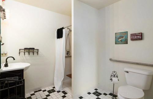 Lakefront 6 Double Queen Rooms at Fife Lake Lodge - Foto 16