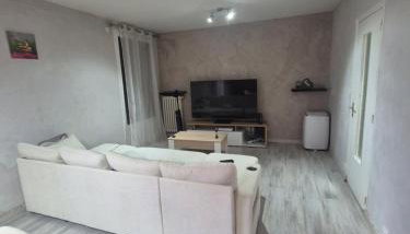 Chambre neuve dans un appartement partagé à 10 minutes du circuit - Photo 1