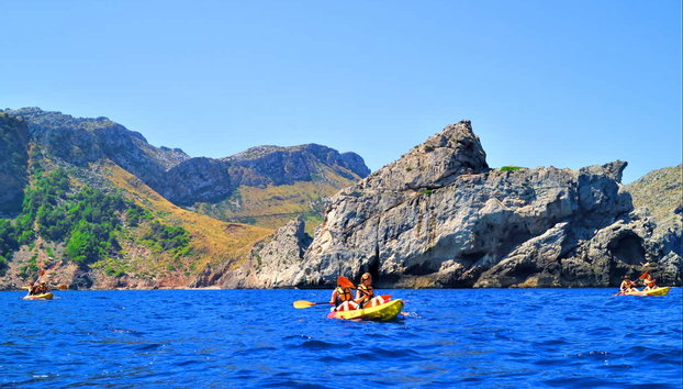 Tour en kayak a Cala Estremer - Foto 2, Disfrutando de un tour en kayak de lo más especial