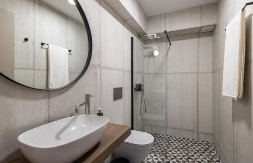 Boutique Saline Apartments - Green - Photo 10