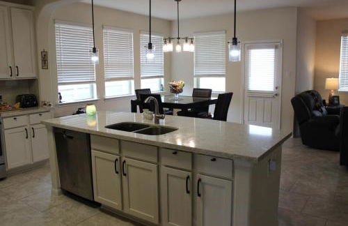 Sleeps 8 comfortably! Super location! - Foto 26