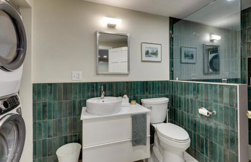 Expansive Wilmot Escape with Deck Near Skiing! - Foto 23