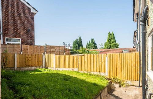 Spacious 4Bed Home, Sleeps 10, Pool Table, Parking, Perfect For Groups - Foto 18