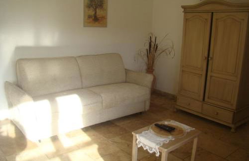 Studio tout confort avec terrasse et piscine, idéal pour un séjour relax - Foto 3