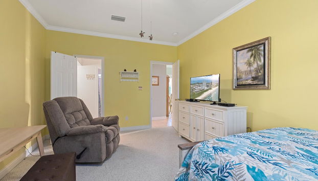 Ground Floor Condo W/pool & 1/2 Block to Beach! - Foto 5, Habitación