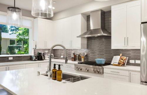 Modern Kirkland 4BR Family Oasis Kids Paradise - Photo 23