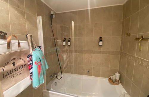 Plein Centre, luxueux 6 personnes, 2 chambres, parking , terrasse, vue époustouflante, Tout pédestre, piste à 100m - Photo 12