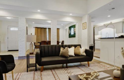 City Gem 4BR with POOL Sleeps 8 - Foto 9