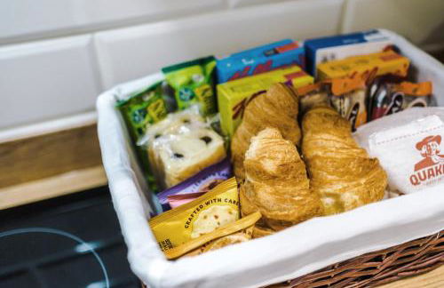 Country Charm Cottage Sleeps 4 & Free Parking - Photo 10