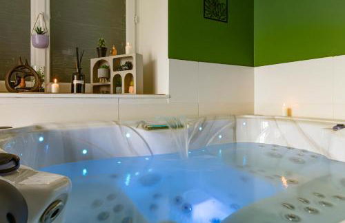 Gîte Chabrignac, jacuzzi et sauna privatif, piscine chauffée partagée, Wifi, salle de jeux - Foto 2