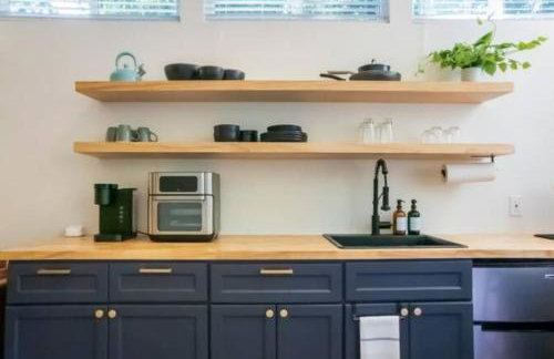 Moody and Bright - Peaceful St less than 5 min to the Action - Foto 4