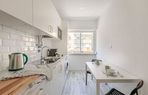 Lovely 3-bedroom condo w/ free parking on premises - Foto 33