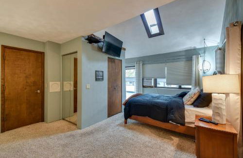 Large Home with Game Room, 4 Mi to Mississippi River - Foto 13