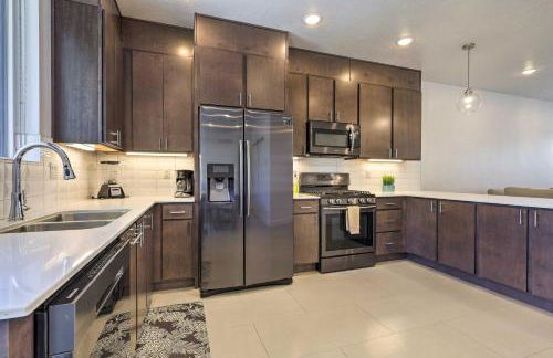 Sunny Resort Townhome and Balcony and Pool Access - Foto 9