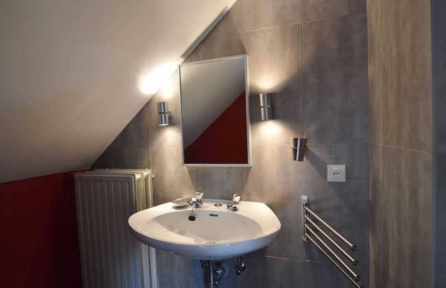 Hillside Retreat With Pond - Photo 19