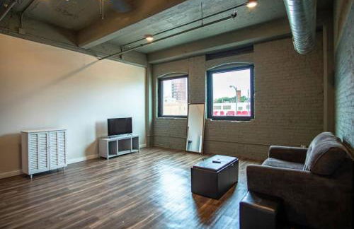 Motor Row Loft in the Heart of Downtown 1bd and 1 bth - Foto 3