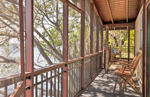 Riverfront Merritt Island Bungalow with Dock and Deck - Foto 14