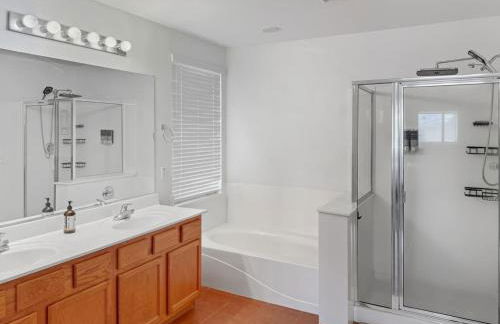 4BR Oasis Private Pool and Large Yard - Foto 11