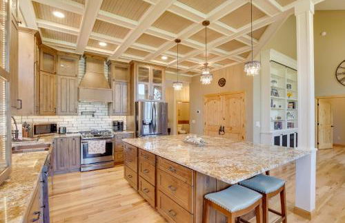 Hot Tub and Golf Course Views Luxe Sturgis Home! - Foto 10