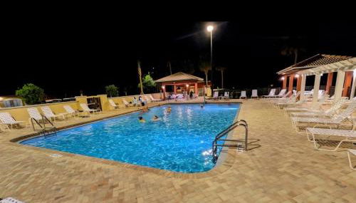 Heart of The Villages, Near Sumter Landing! 2BR-2BA New Golf Cart-Guest IDs included! - Photo 5