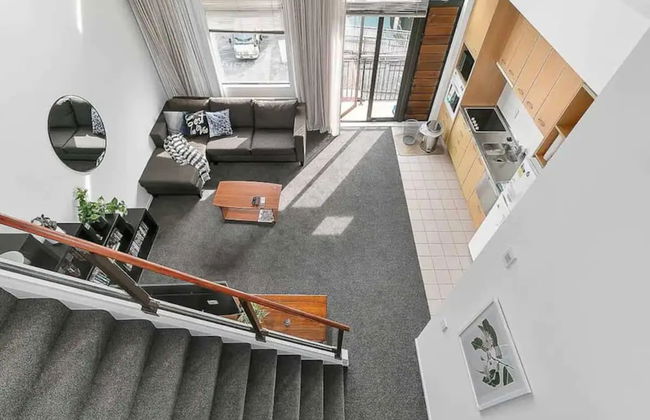 Roomy Loft 2 Bedroom w/ Free Parking Zodiak Stays - Photo 1