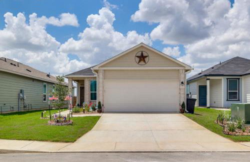 12 Mi to San Antonio River Walk Home with Yard! - Photo 3