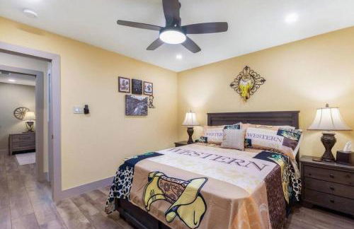 Stockyards 5 mins!-New!-Sleeps 8. Cowboy Bungalow - Foto 2