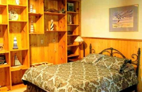 Rustic Waterfront Cottage Rental on the Guadalupe River in Texas - Photo 5