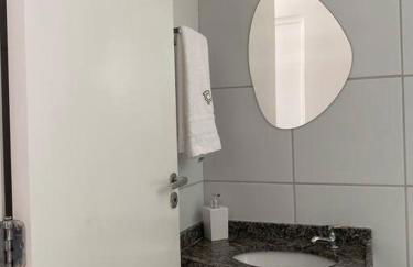 Apto completo com 02 quartos climatizados, estacionamento e portaria 24 horas, próximo ao Aeroporto! - Foto 9