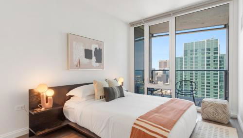 Lux Apts with Lake Views and Top Amenities - Foto 5