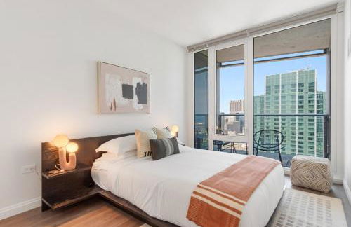 Lux Apts with Lake Views and Top Amenities - Foto 5