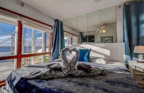 Family Waterfront 4BR Home Heated Pool Private Pier - Photo 32