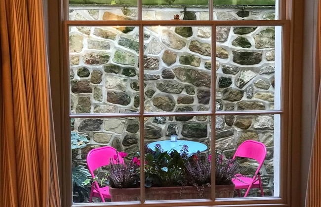 Beachfront Apartment With Woodburner & Courtyard - Photo 11