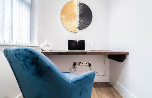 The Abbey Apartment - 1BR Apt with Dedicated Workspace, Fast Wifi & Stylish Kitchen Island & Free Secure Underground Parking - Foto 6