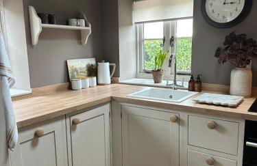 Cedar Cottage newly renovated cottage - Foto 16