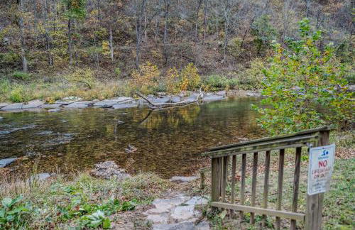 River Time Cabin - Riverfront, Hot Tub, Screen Porch, Fishing, Games, View, 3 King Beds - Photo 19