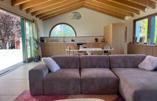 Contemporary Villa with Pool - Foto 5