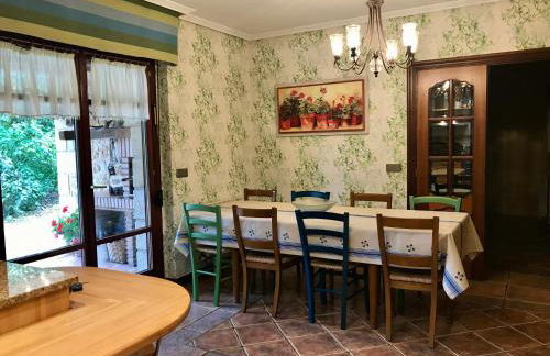 Caserio Arrigorri excelente ubicación jardín con BBQ perfecto para grupos - Foto 11