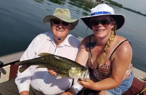 Lakefront Hideaway - Foto 26