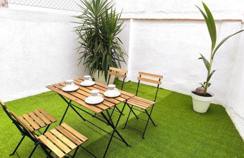 Modern Apartment with Terrace near the Center - Photo 23