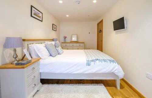 6 The Salterns - Yarmouth - Photo 11