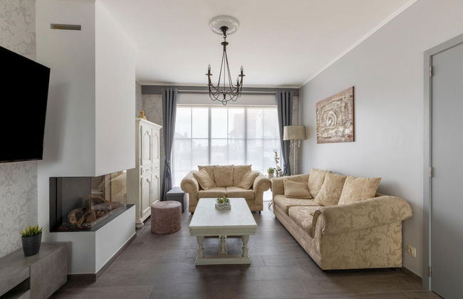 Modern Villa w/ Private Yard - Foto 1