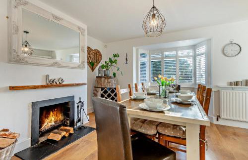 Rockford Cottage 3 Bed Modern New Forest House with Garden - Foto 1