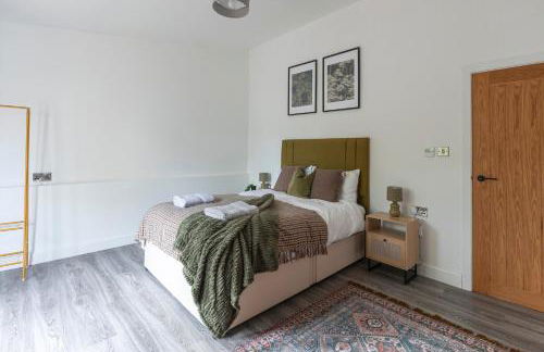 Stunning 5-bed Barn Conversion in Newark-on-Trent by Renzo, Beautiful Surroundings, Sleeps 10! - Foto 15